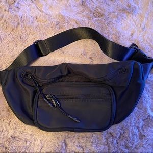 💕 • Aritzia Waist Bag/Fannypack